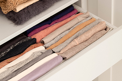 Как хранить одежду в шкафу, чтобы было удобно?